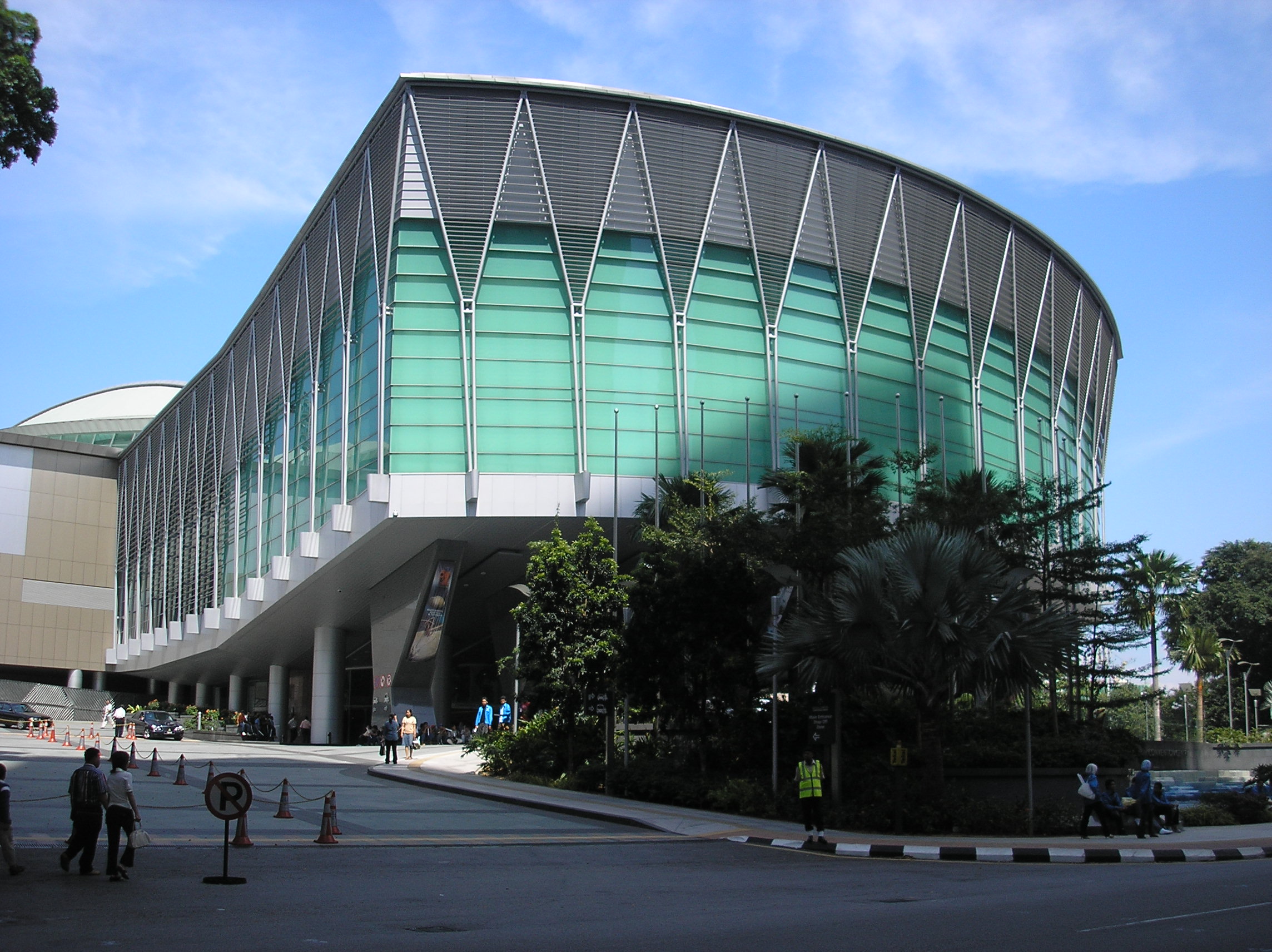 The Kuala Lumpur Convention Centre will be raising the minimum wage of its full-time staff to RM2,500. Image credit: Wikimedia Commons