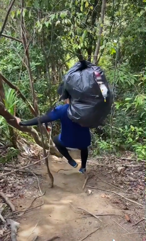 Hiker carrying 10kg of trash down from a hiking trail.