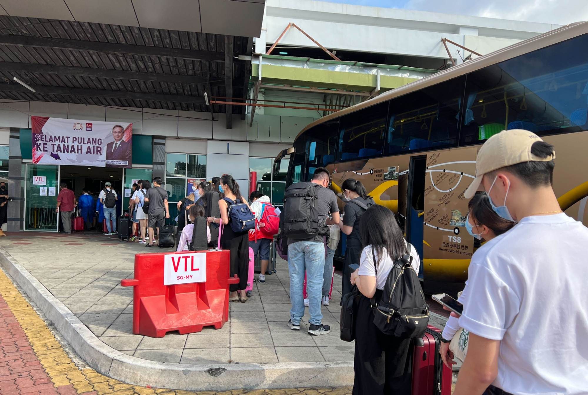 Passengers arriving from the Land VTL.