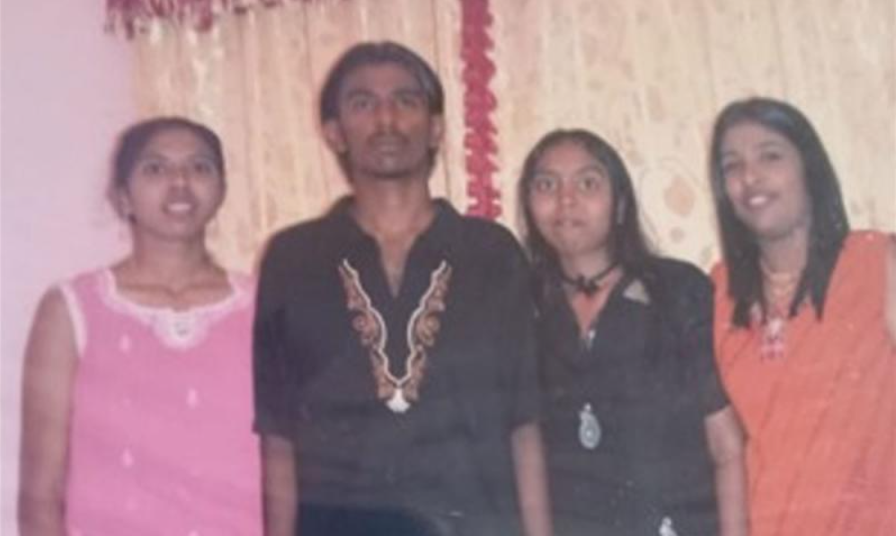 Nagaenthran Dharmalingam with his sisters.