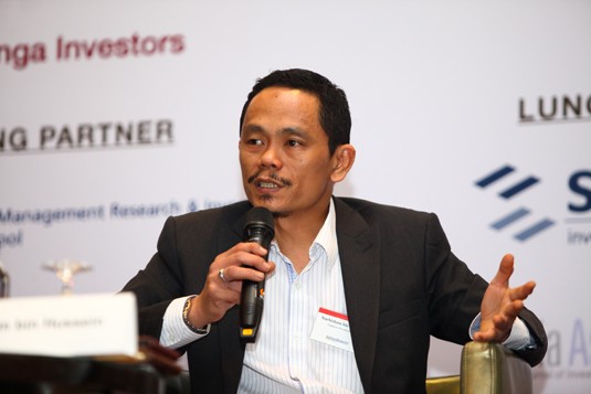 EPF Chief Strategy Officer Nurhisham Hussein speaking at a conference.
