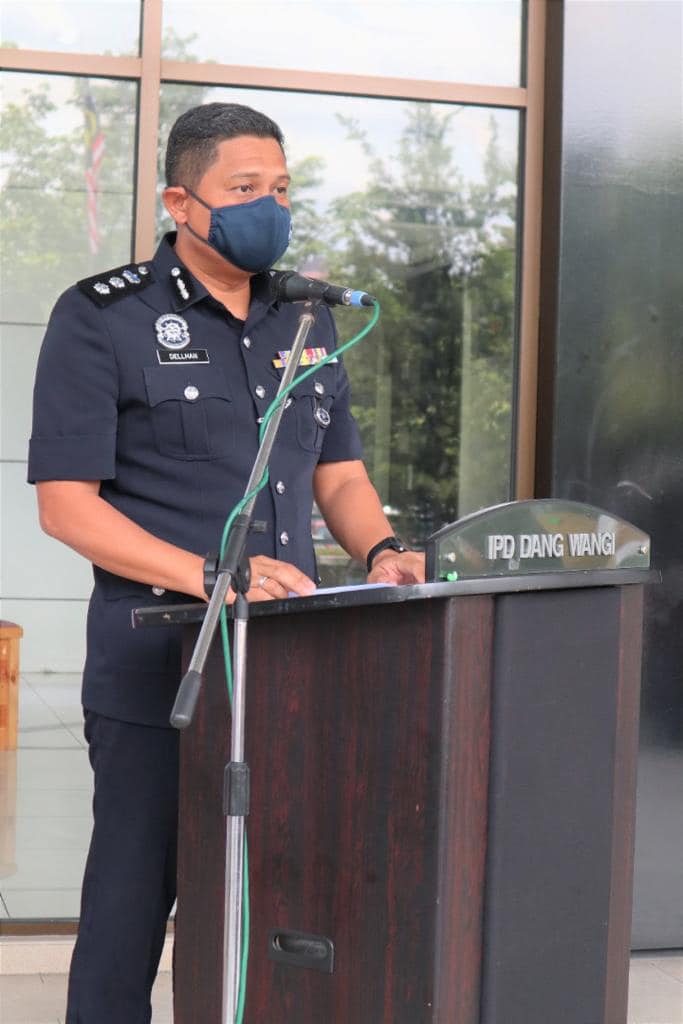 Dang Wangi OCPD Asst Comm Noor Dellhan Yahaya giving a speech.