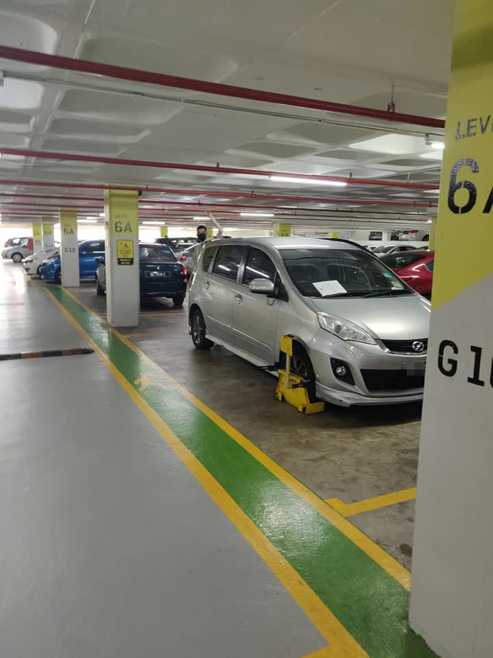 The netizen's car, clamped in the OKU Parking bay.