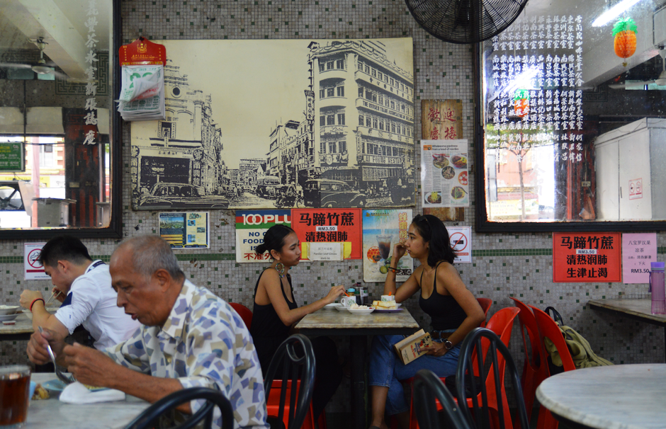 A scene of patrons at a kopitiam.