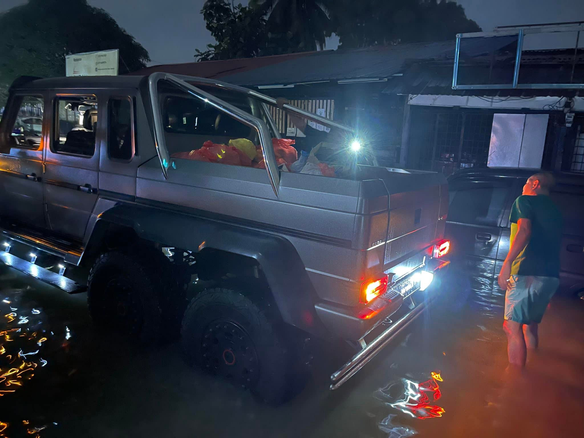 DSS Sunny's Brabus G700 6X6 fording through flood waters in Shah Alam.