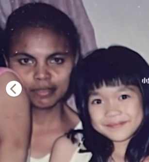 Kakak Lena with the netizen as a child.