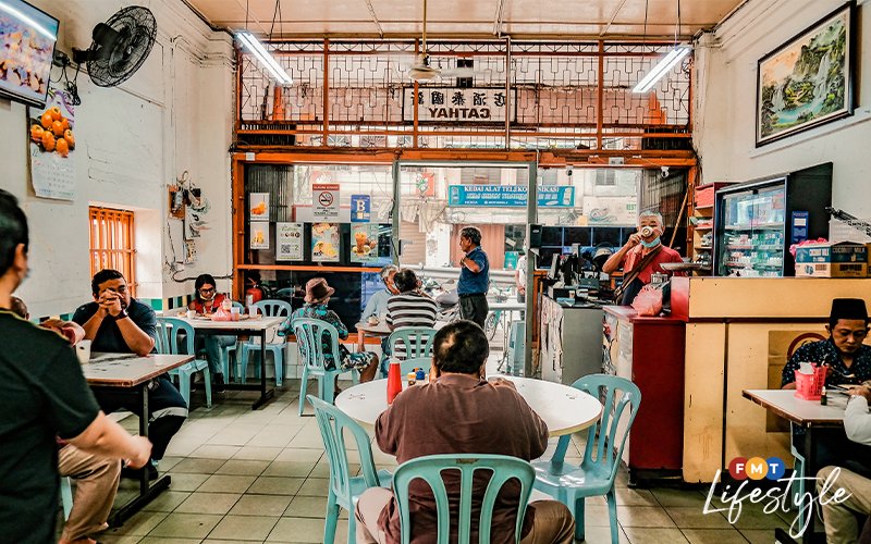 A scene from a Malaysian kopitiam.