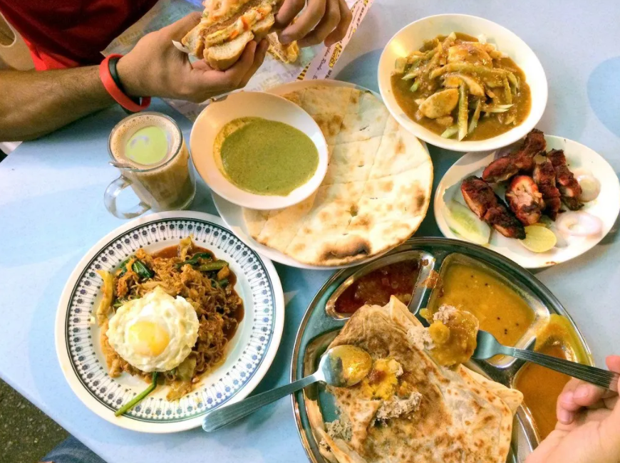 A typical meal at the mamak.