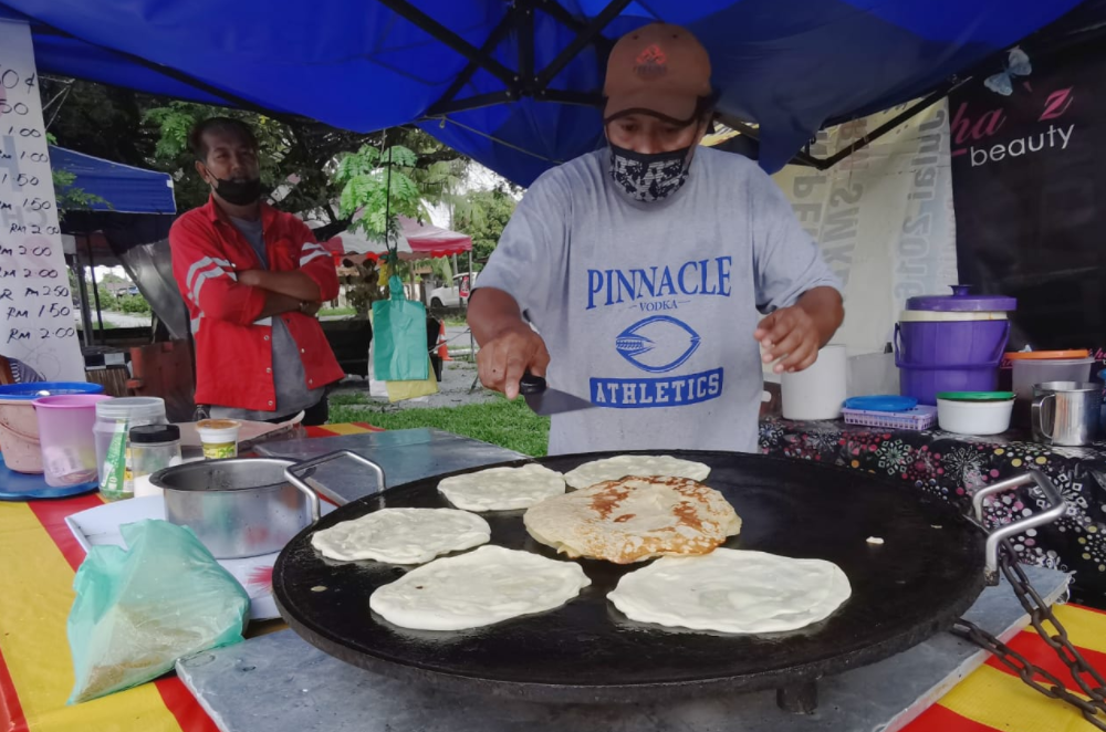 Mr Rohaizan's 50 sen roti canai stall.