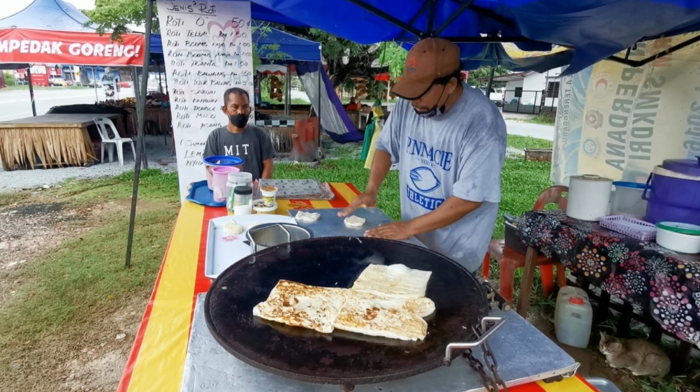 Mr Rohaizan's 50 sen roti canai stall.