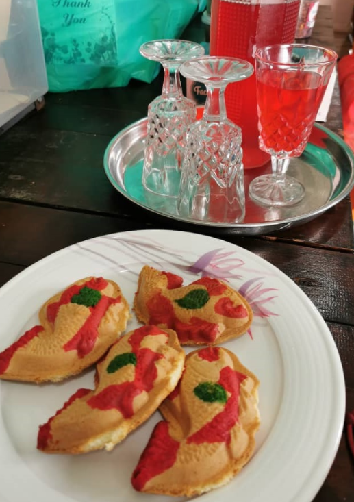 The adorable Koi-shaped kuih bahulu being served as a tea-time snack.