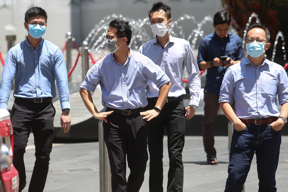 Locals and tourist seen wearing mask along Jalan Bukit Bintang. Source: Malay Mail, by Choo Choy May