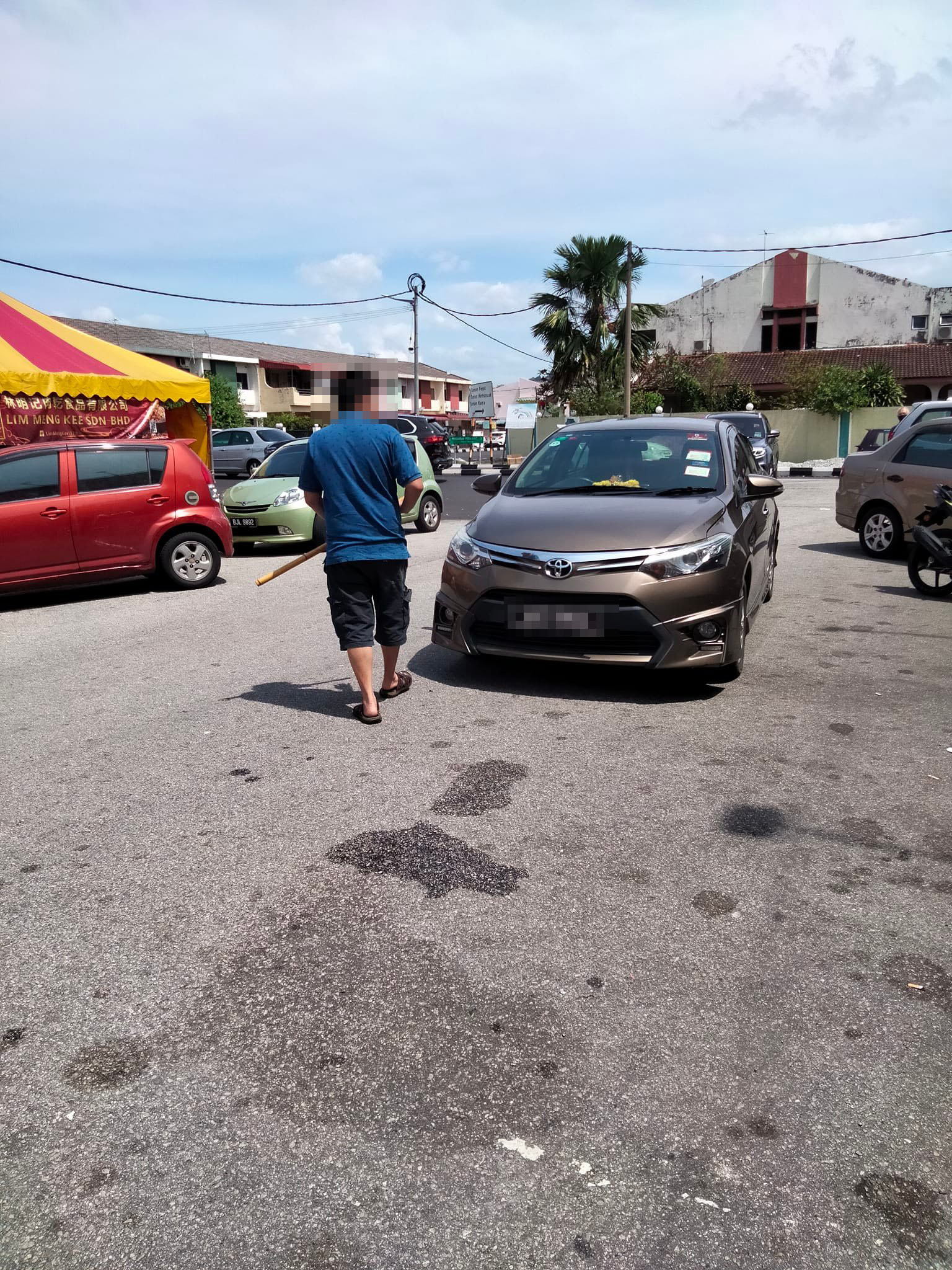 The man bringing a stick to a local kopitiam in Ipoh before using it to smash property.