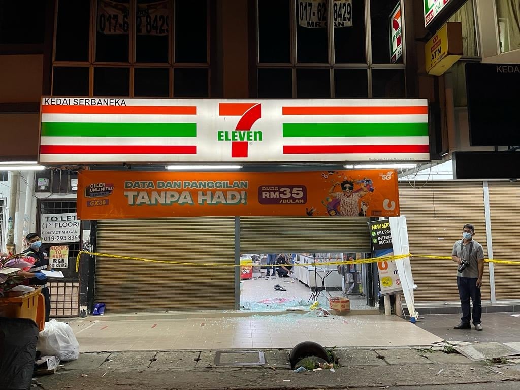 The shutters and glass door of the 7-Eleven were broken into by robbers.
