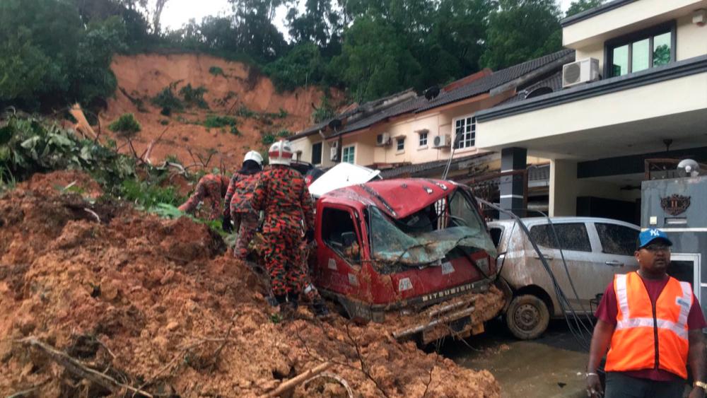 Devastating landslides struck Taman Bukit Permai 2 in Ampang, Source: Jabatan Bomba & Penyelamat Malaysia (Fire & Rescue Department of Malaysia)