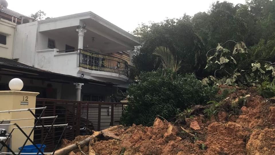 Devastating landslides struck Taman Bukit Permai 2 in Ampang, Source: Jabatan Bomba & Penyelamat Malaysia (Fire & Rescue Department of Malaysia)