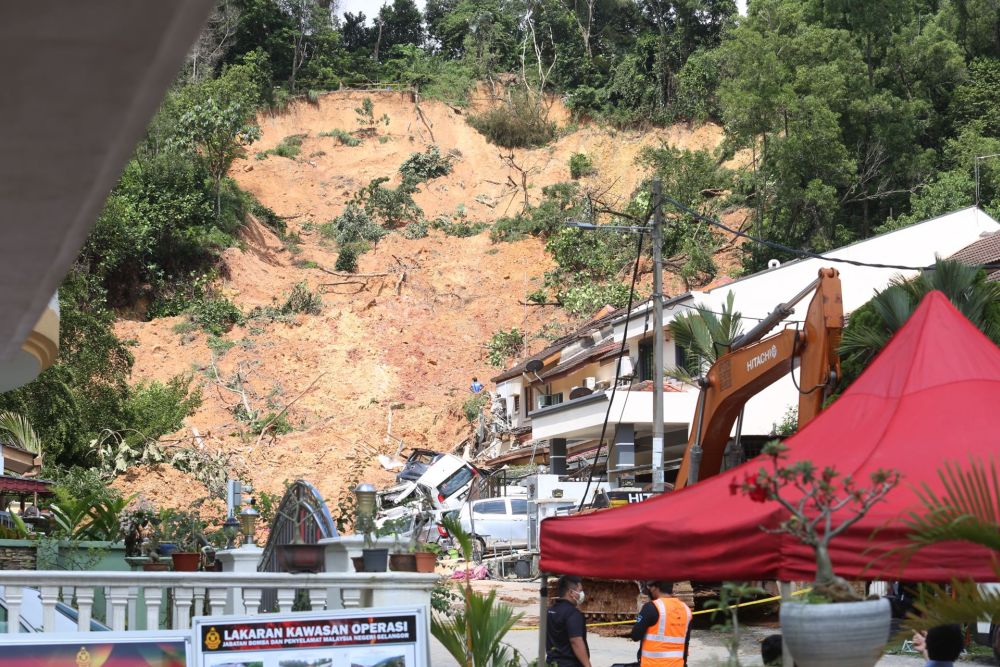 Over 200 residents have been told to evacuate after the area was declared an active disaster zone. Source: Malay Mail