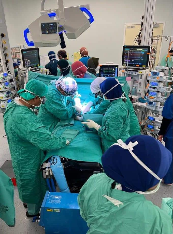 Malaysian doctors have managed to separate prematurely born Siamese twins in a historic first for Malaysia. Source: Hospital Tunku Azizah