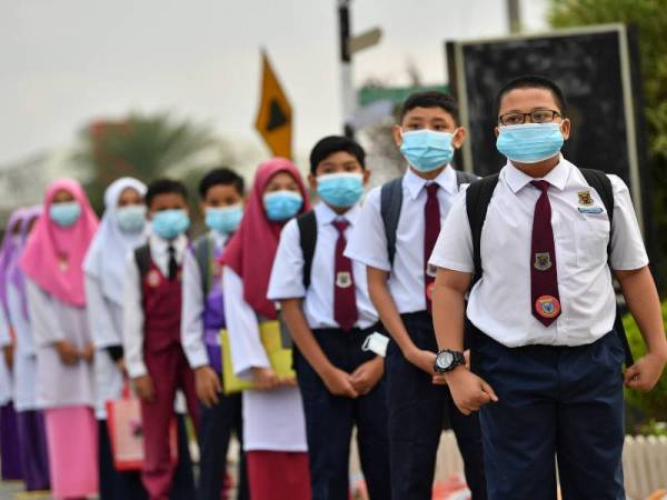 All students are to return to school by 1st May 2022. Image credit: ZULFADHLI ZULKARNAIN via BERNAMA