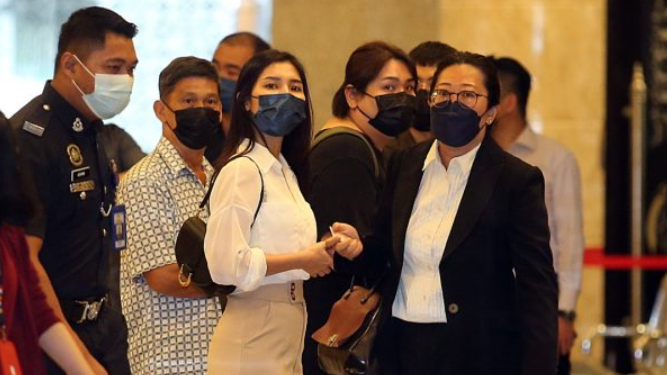 Sam Ke Ting and her family were present at the Putrajaya Court of Appeal this morning, ahead of her hearing. Source: Sin Chew Daily