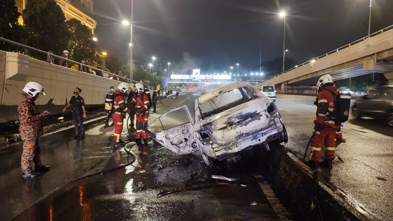 Subang Jaya police are looking for information in connection to a fatal accident outside Sunway Pyramid on 25th April 2022. Image credit: SJ Echo