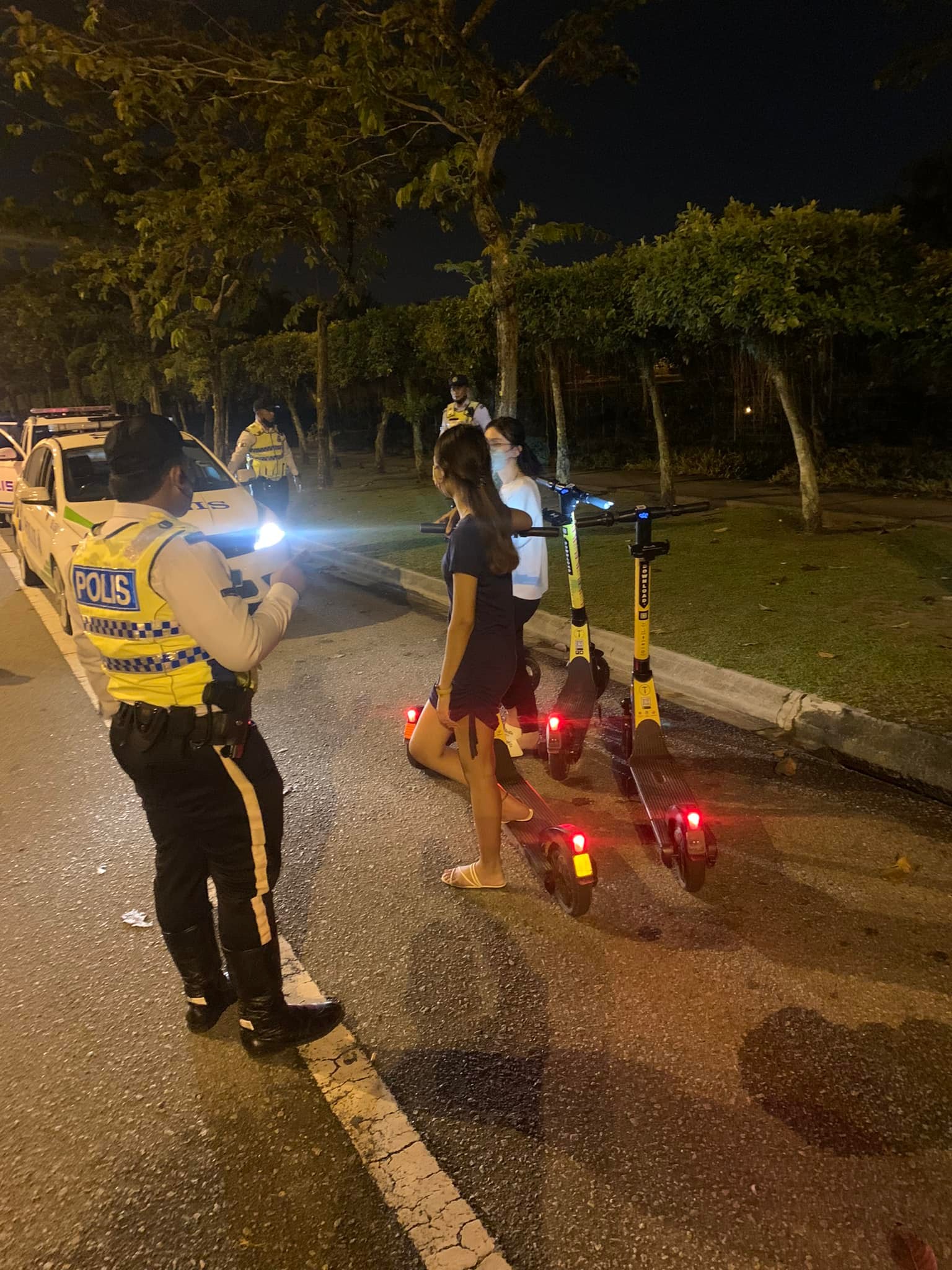 E-scooter riders in Cyberjaya were issued warnings by the traffic police. Source: Trafik IPD Sepang