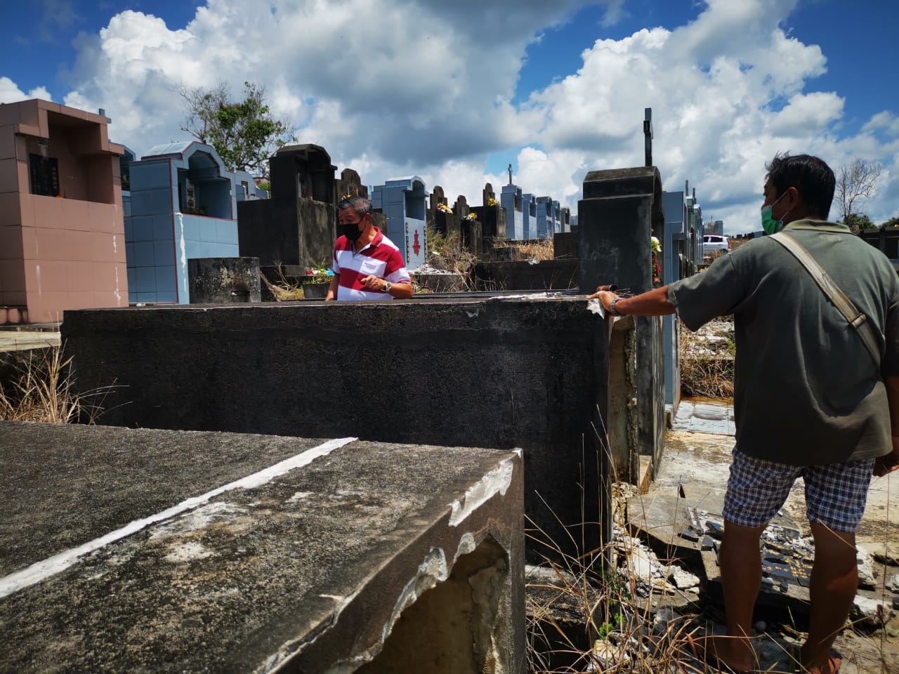 Seven graves were desecrated at a cemetery in Sibu, Sarawak. Image credit: Anna Siaw Geok It via Borneo Post