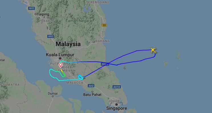 The MAS flight appears to have circled around Melaka, before returning to KLIA. Source: Angkol