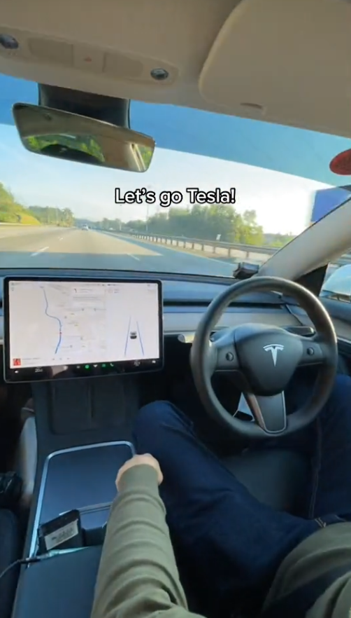 The Singaporean Tesla owner recently showed how he had used Autopilot to travel from Tuas to Penang. Source: @sgpikarchu