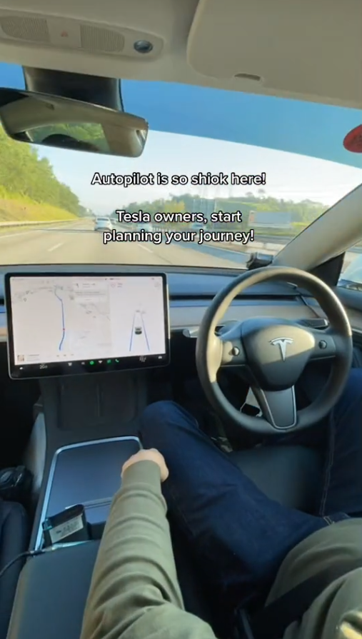 The Tesla owner enjoyed hands-free autonomous driving in his car. Source: @sgpikarchu