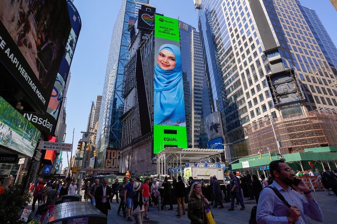 Dato' Siti Nurhaliza has landed a prominent spot on a Times Square billboard! Image credit: @ctdk