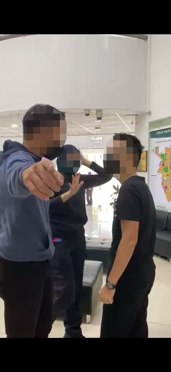 A male MBSA officer can be seen threatening a couple. Image credits: Hazel Tan