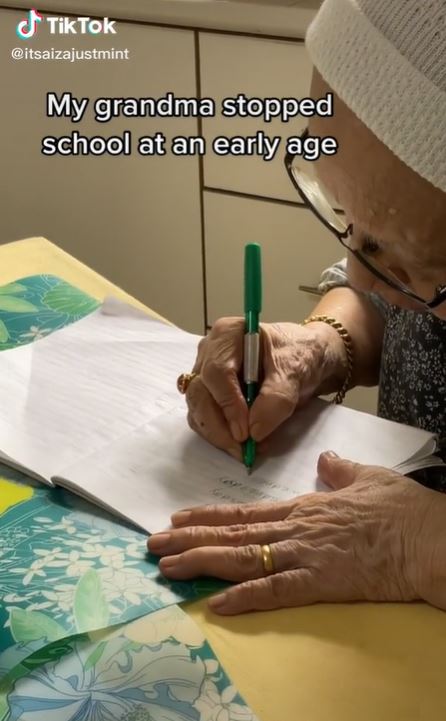 grandma-insists-on-learning-how-to-spell-from-granddaughter-despite-her