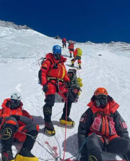 64-year-old Elanghovan Nachiamuthu becomes the oldest Malaysian to reach the Everest summit. Image credit: BERNAMA