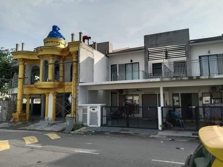 The owner of a Seremban home is now in hot water for making illegal renovations to their home. Image credit: Malaysia Most Viral