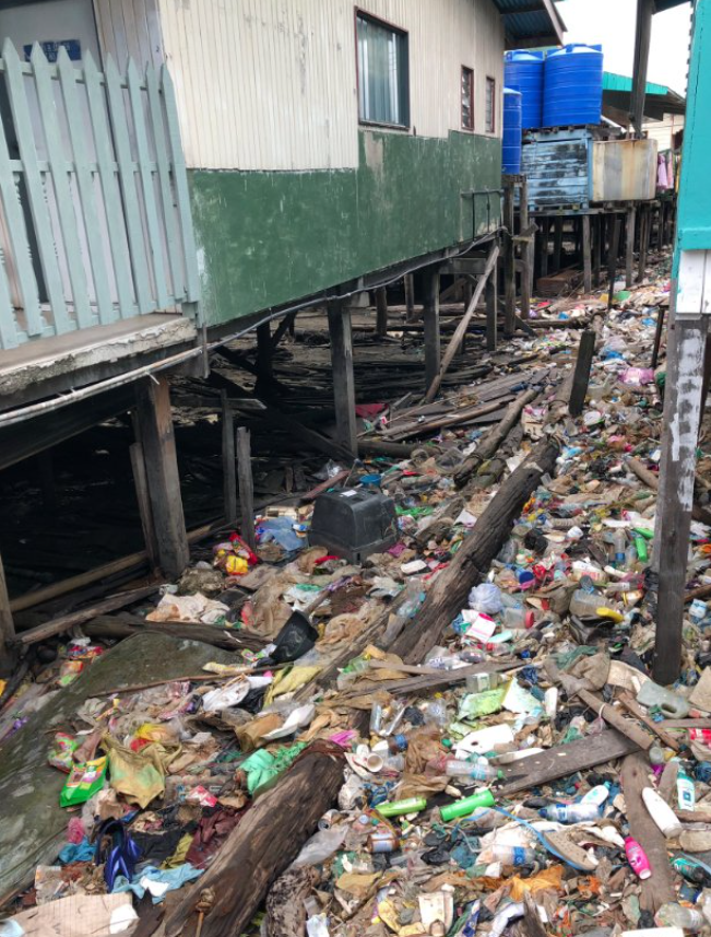 Local TV host Hazeman Huzir shares how a lack of access to education has led to littering habits among villagers in Sabah. Image credit: hazemanhuzir