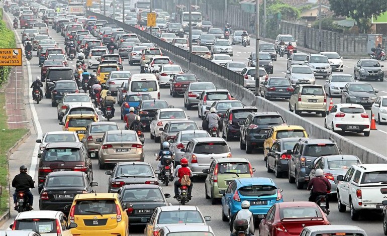 Dr Kulanthayan has urged the government to invest in improving public transport to reduce the number of vehicles on public roads. Image credit: Quora