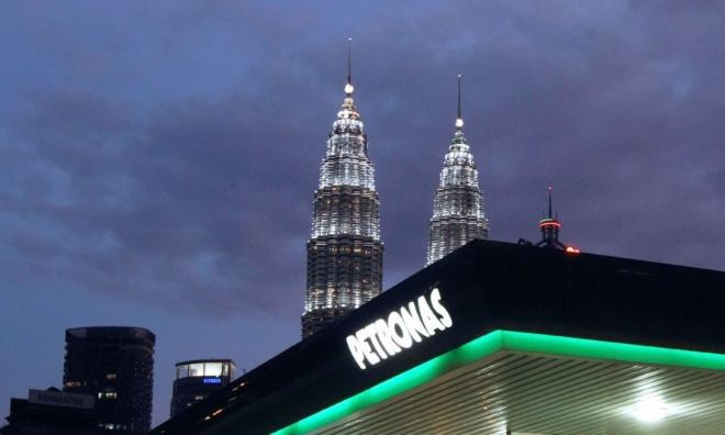 Petronas confirms that two of their subsidiaries in Azerbaijan were seized by bailiffs on behalf of the Sulu Sultanate. Image credit: Utusan Malaysia