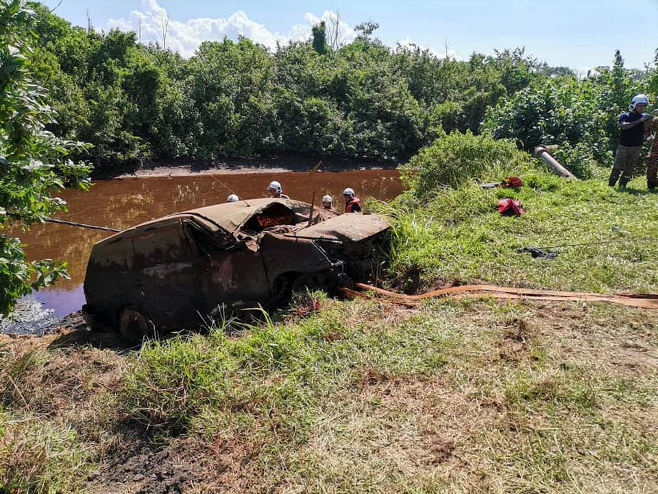 A car belonging to a missing man has been found in Pahang. Image credit: Bomba & Penyelamat Negeri Pahang