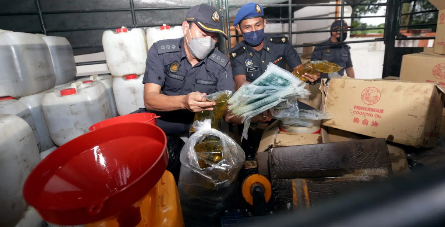 1,564 kilograms worth of subdisied cooking oil was found at the man's property. Image credit: Harian Metro