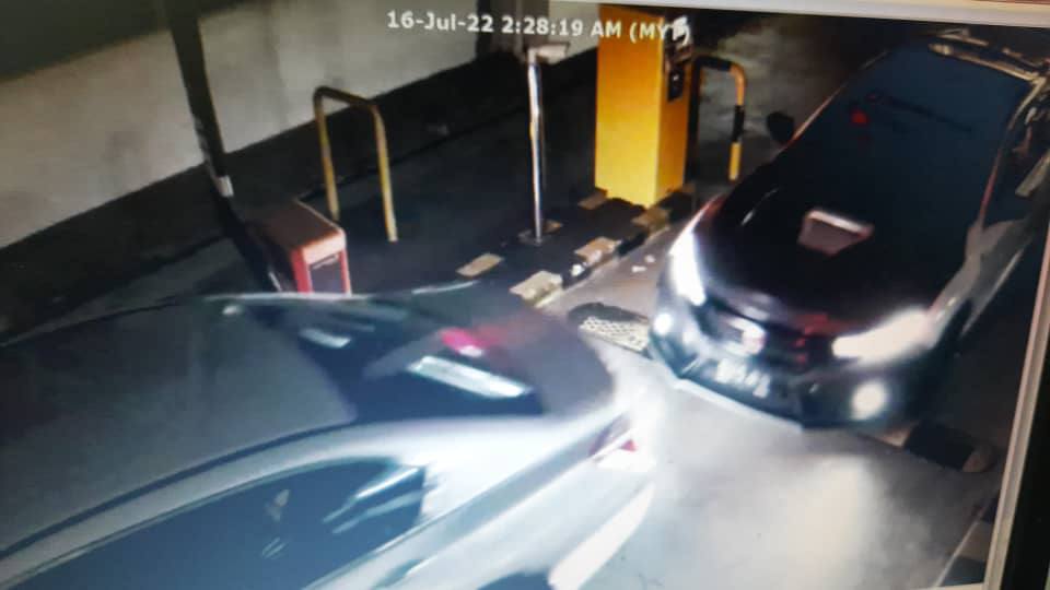 A Singaporean man's Honda Civic Type R sportscar was stolen from a parking lot in Genting Highlands. Image credit: Mothership.sg