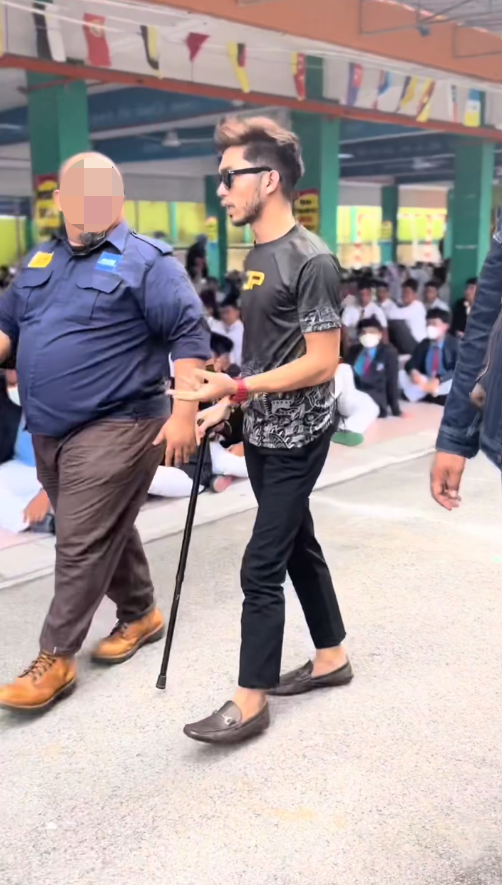 Infamous mat rempit Haqiem Stopa was invited to give a motivational speech to students at SMK Sungai Besi. Image credit: Haqiem_stopa