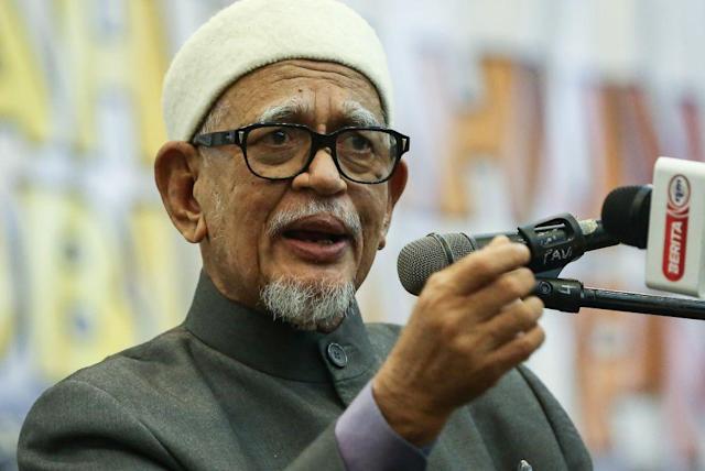 PAS President Hadi Awang courted controversy after claiming that non-Muslims and non-Bumiputeras were the root of corruption in Malaysia. Image credit: Malay Mail