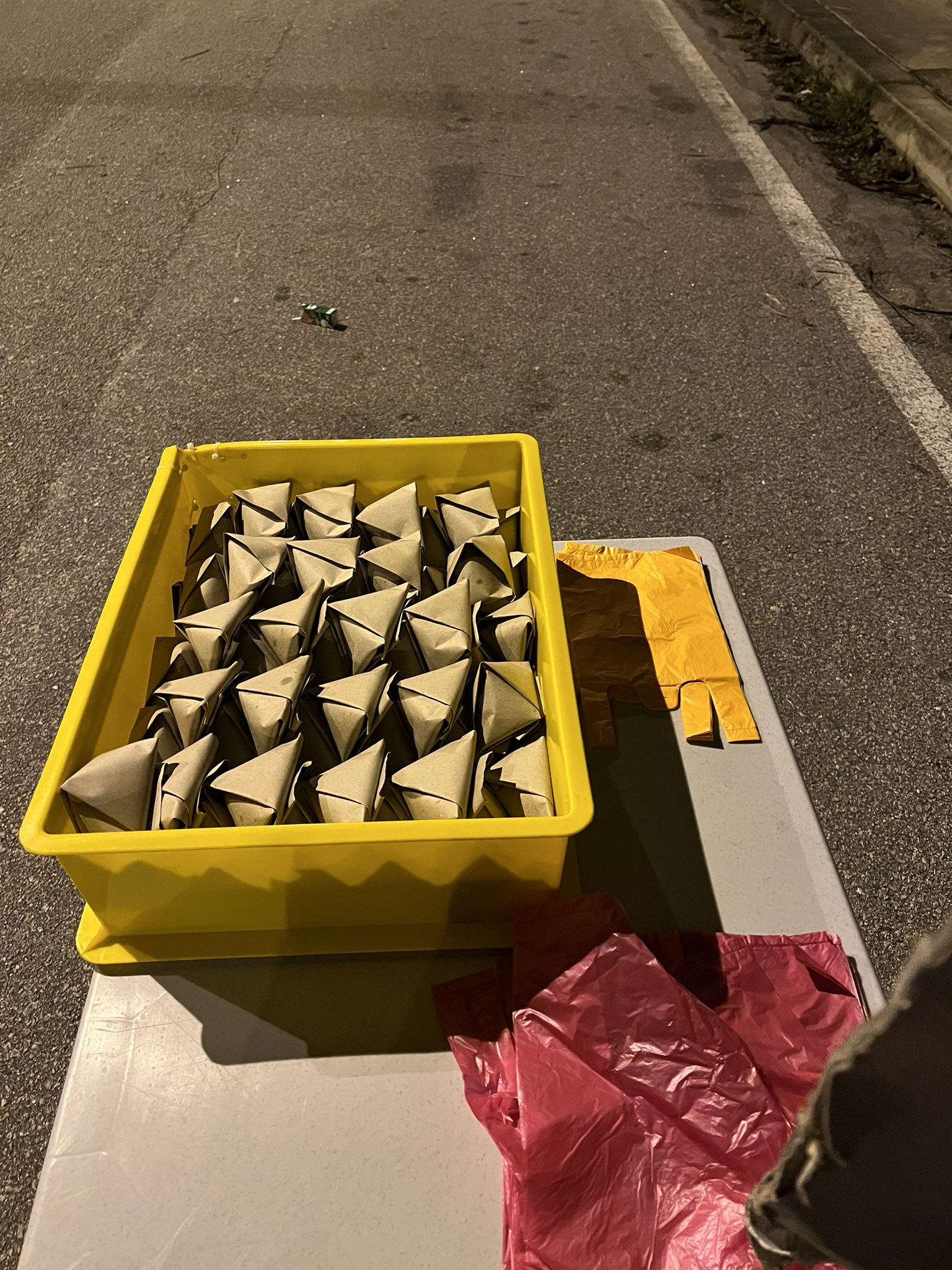 Fazrie runs a business selling RM1 packets of nasi lemak. Image credit: FazrieHaiqal_