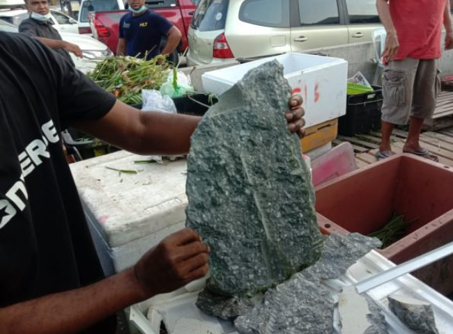 Large chunks of concrete fell from the underside of the LRT3 track, before landing on a roadside stall in Klang. Image credit China Press