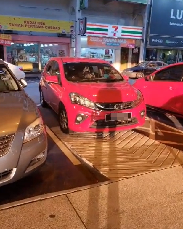 An inconsiderate driver was seen leaving his car parked on a wheelchair ramp. Image credit: @intanharith