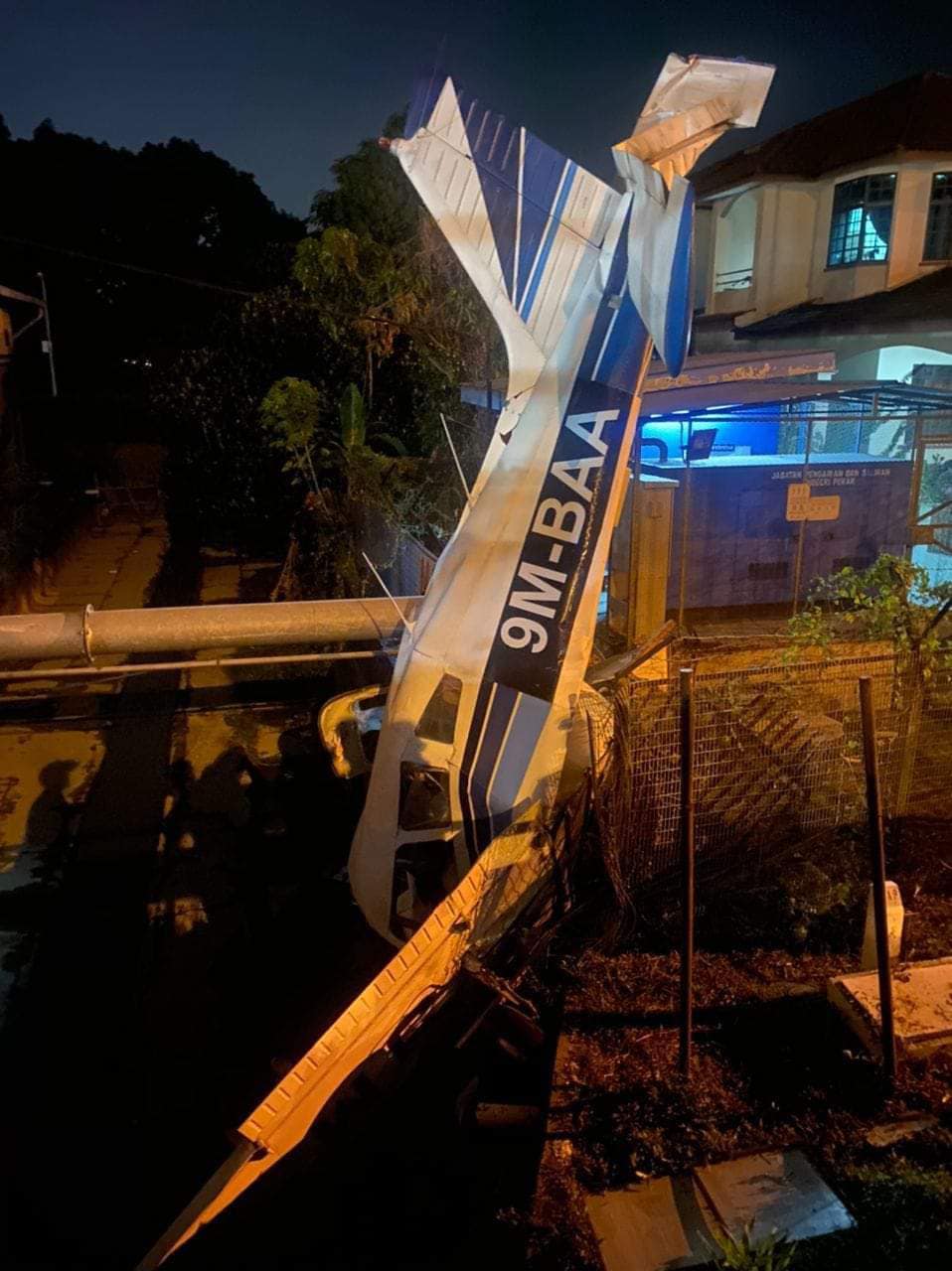 A plane crash occurred in Medan Gopeng, Ipoh. It left one man dead and another critically injured. Image credit: Wee Ka Siong