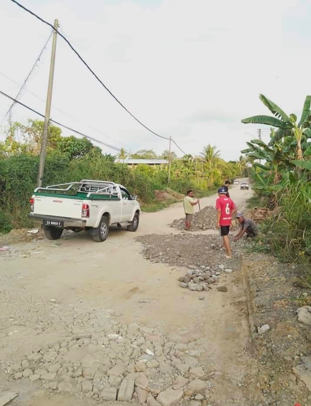Residents of a Sandakan village have taken to fixing potholes along a local road themselves. Image credit: ISU Sandakan
