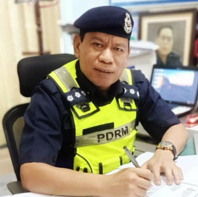 Seri Alam police deputy chief DSP Dr Mohd Roslan Mohd Tahir claims that the reason why Malaysian youths become mat rempits is due to peer pressure. Image credit: The Iskandrian 