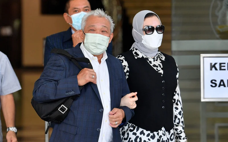 The bribes were allegedly made out to him in order to obtain Felcra's approval for a RM150 million investment into Public Mutual unit trust. Image credit: Free Malaysia Today